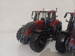 Valtra Q305 metallic rood universal hobbies, Hobby en Vrije tijd, Ophalen of Verzenden, Zo goed als nieuw, Tractor of Landbouw