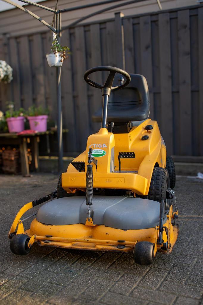 Stiga Villa zitmaaier met accessoires, Tuin en Terras, Zitmaaiers, Gebruikt, 90 tot 120 cm, Elektrische starter, Ophalen