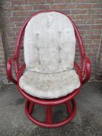 Bordeauxrode vintage rotan stoel / fauteuil. Retro troon, Ophalen, Gebruikt, Vintage, Riet of Rotan