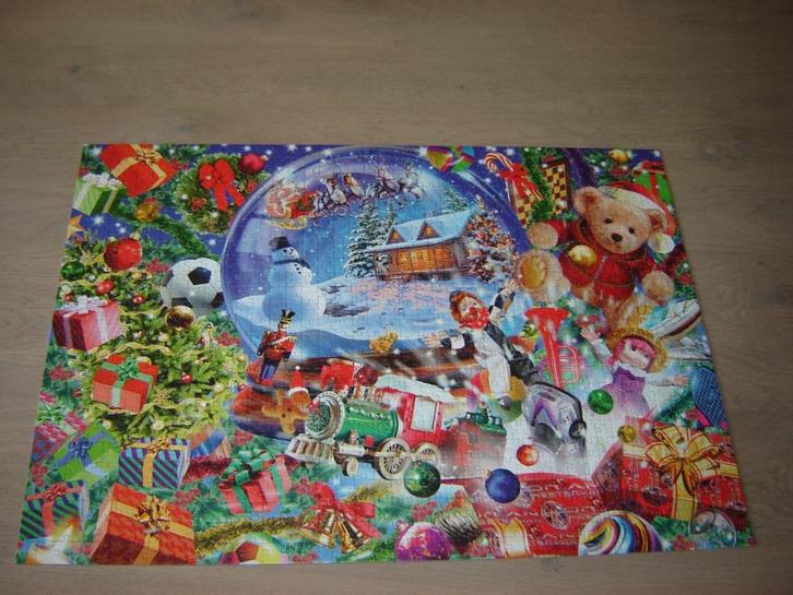 Kerstpuzzel Bluebird CHRISTMAS GLOBE 1000 st., Hobby en Vrije tijd, Denksport en Puzzels, Zo goed als nieuw, Legpuzzel, 500 t/m 1500 stukjes