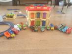 Chuggington treinbaan, veel treintjes. Twee kratten vol, Ophalen, Zo goed als nieuw