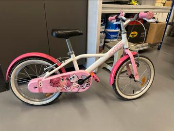 Leuke B-twin kinderfiets 16 inch beschikbaar voor biedingen