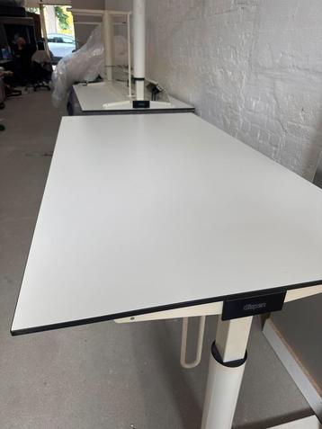 Gispen Bureau - In hoogte verstelbaar - 5 stuks - z.g.a.n. beschikbaar voor biedingen