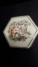 Regina Dekseldoos 6 hoekig  Gemerkt: WB Regina T Kruijf SOD, Ophalen of Verzenden