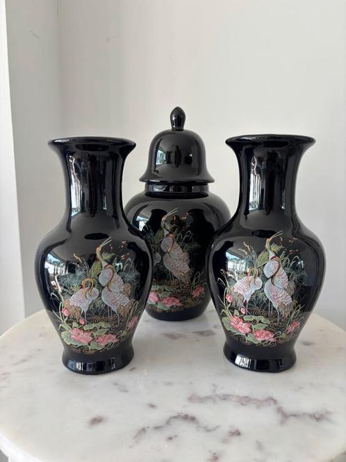 Set van 3 zwart porseleinen vazen met kraanvogelmotief, Antiek en Kunst, Antiek | Vazen, Ophalen of Verzenden