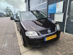 Volkswagen Touran 1.6 Athene nieuwe APK, grote beurt en airc, Stof, 4 cilinders, Zwart, Origineel Nederlands
