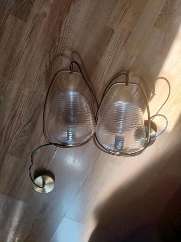 VOOR BOVEN DE BARTAFEL 2 hanglampen met messing armatuur  beschikbaar voor biedingen