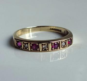 9 kt Gouden alliance ring: 4 x robijn + 3 x diamant. 1989 beschikbaar voor biedingen