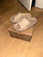 Yeezy slides bone, Kleding | Heren, Nieuw, Slippers, Ophalen of Verzenden, Yeezy