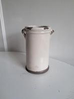 Witte keramieken vaas met handvatten, Gebruikt, 50 tot 75 cm, Wit, Aardewerk of Porselein