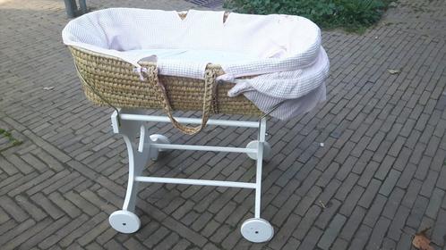 Rieten wieg compleet bekleed, Kinderen en Baby's, Babywiegjes en Ledikanten, Zo goed als nieuw, Wieg, Ophalen