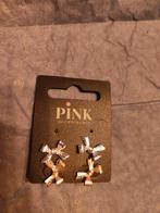 Feestelijke oorbellen strikjes - Pink Accessoires, Ophalen of Verzenden, Nieuw, Overige materialen, Knopjes of Stekers