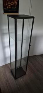 Vitrinekast Ikea BLÅLIDEN, Huis en Inrichting, Kasten | Vitrinekasten, Ophalen, Minder dan 50 cm, Met deur(en), Zo goed als nieuw