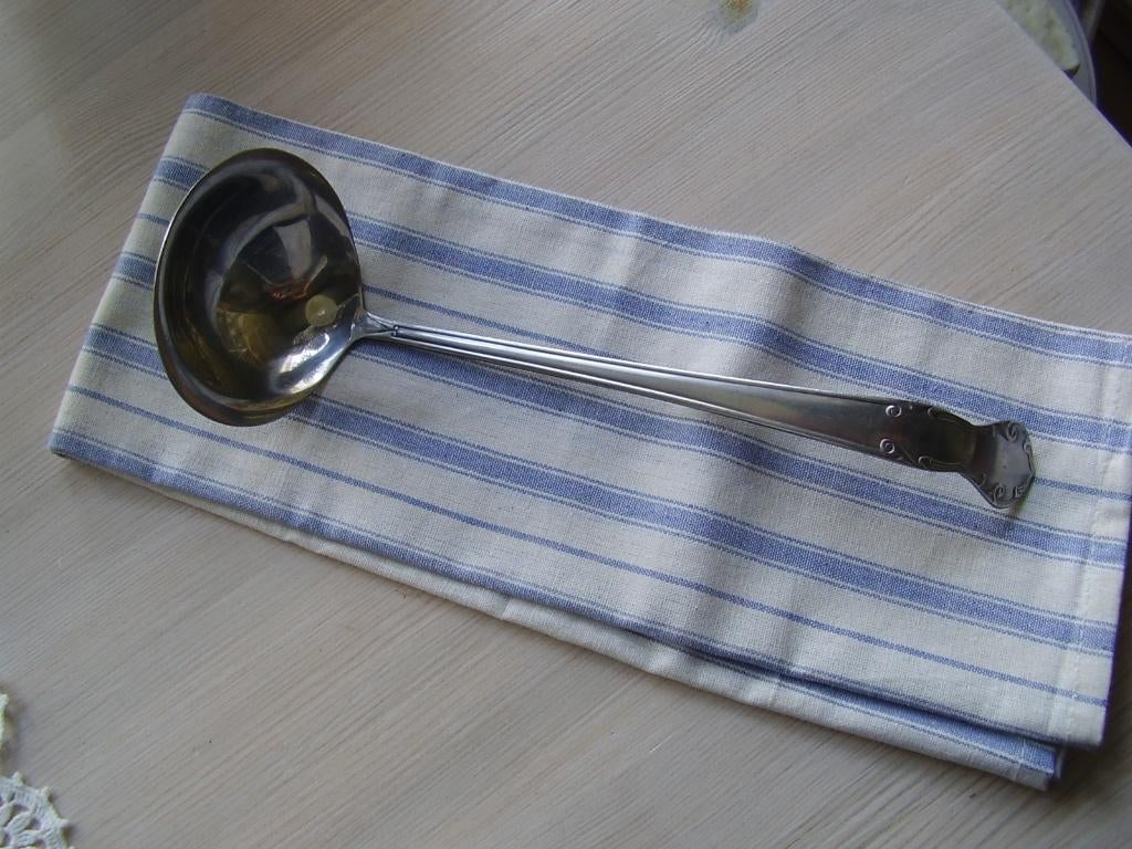 Mooie merkloze Franse soeplepel met mooi decor, Antiek en Kunst, Curiosa en Brocante, Ophalen of Verzenden