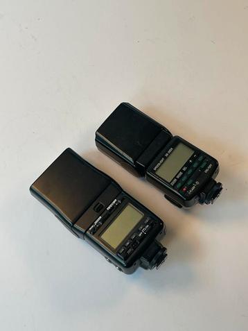 Twee Canon flitsers. De SB 24 en SB28DX beschikbaar voor biedingen