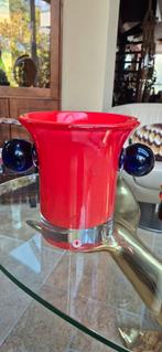 Rode zware glazen vaas met blauwe accenten, Huis en Inrichting, Woonaccessoires | Vazen, Ophalen of Verzenden, Minder dan 50 cm