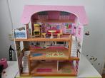 Roze poppenhuis 70cm hoog 60cm breed ongeveer, Kinderen en Baby's, Speelgoed | Poppenhuizen, Ophalen, Gebruikt, Poppenhuis