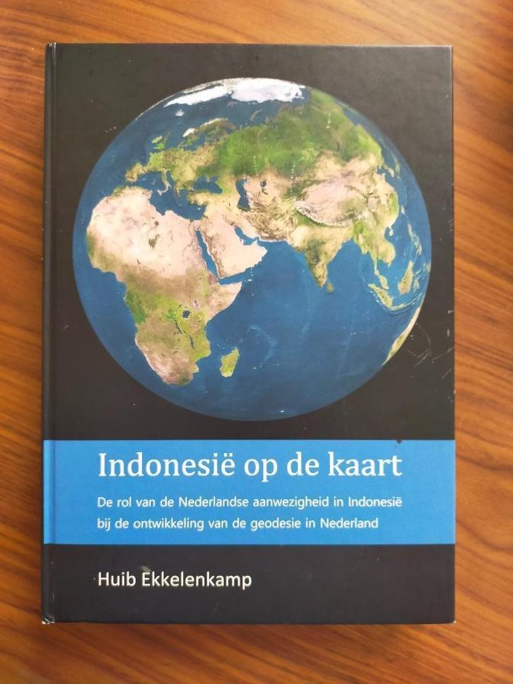 Huib Ekkelenkamp - Indonesië op de kaart (Geodesie) 2019, Boeken, Atlassen en Landkaarten, Zo goed als nieuw, Overige atlassen