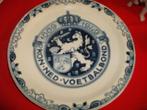 Wandbord 22 cm Kon. Ned. Voetbalbond 1889 - 1949 Makkum, Antiek en Kunst, Antiek | Wandborden en Tegels, Ophalen