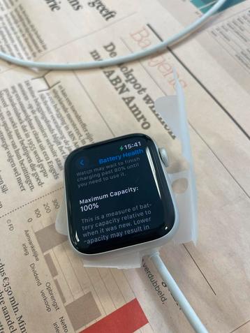Apple Watch Nike SE 44mm Silver Aluminum cellular beschikbaar voor biedingen