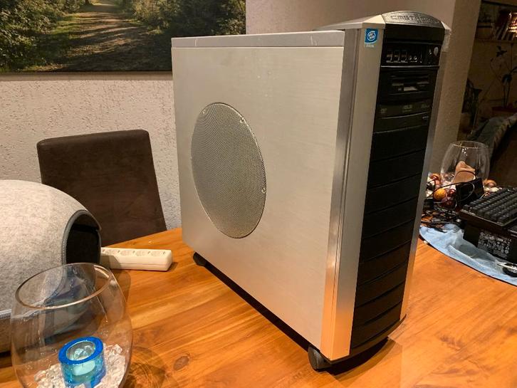Nette Coolermaster behuizing - deels aluminium, met 450w PSU, Computers en Software, Computerbehuizingen, Zo goed als nieuw, Ophalen