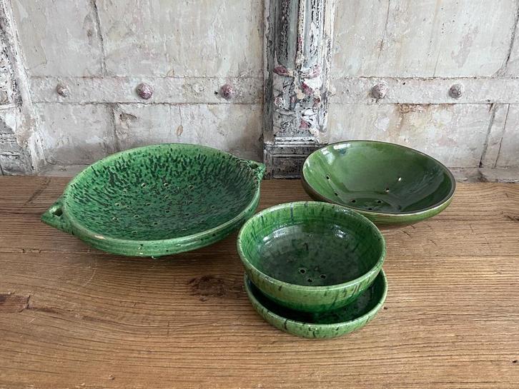 Fries groen aardewerk met loodglazuur - vergiet, Antiek en Kunst, Antiek | Keramiek en Aardewerk, Ophalen of Verzenden