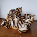 Spelende tijger met welp, keramiek, jaren '70/'80, Verzamelen, Beelden en Beeldjes, Ophalen of Verzenden, Zo goed als nieuw, Dier
