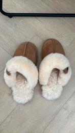 Mooie suede pantoffels mt 36/37, Ophalen of Verzenden, Zo goed als nieuw, Pantoffels of Sloffen