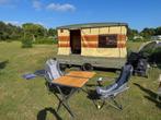 Vouwcaravan te huur | met bioscoop en houtkachel!