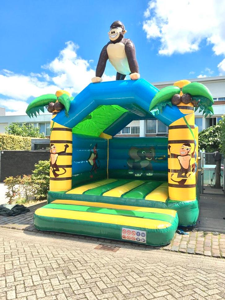 Supercool Springkussen Jungle te huur! 4 x 5 m2! Met dakje !, Hobby en Vrije tijd, Feestartikelen | Verhuur, Ophalen of Verzenden