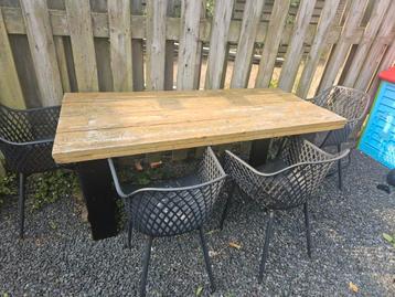 steigerhouten tafel beschikbaar voor biedingen