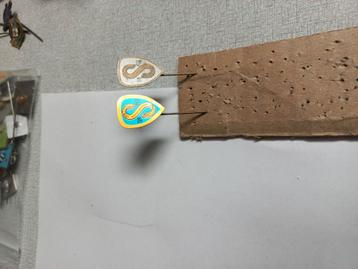 Twee blikken speldjes van " Simplex" fietsen beschikbaar voor biedingen