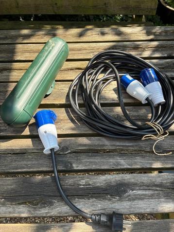 Camping verleng- & verloopkabel en beschermbox beschikbaar voor biedingen