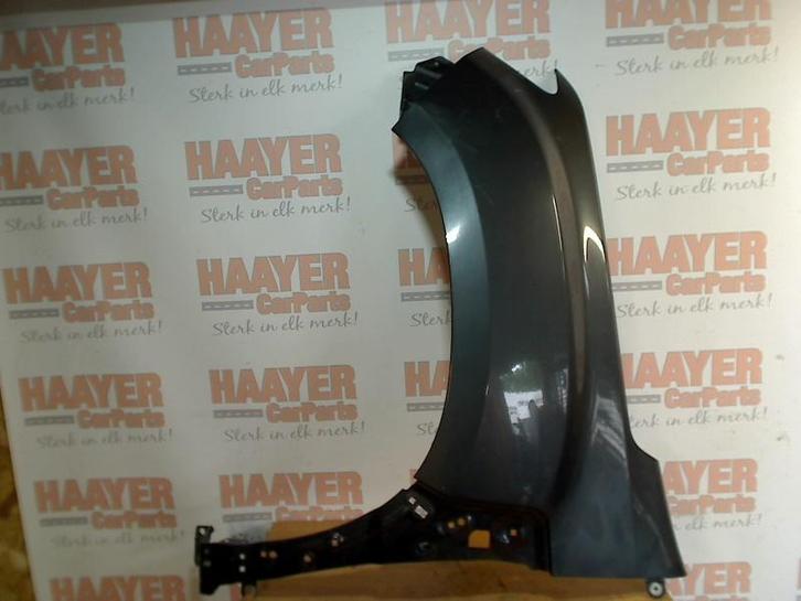 Spatbord Links Voor Dacia Duster (SR) (2017-10/2024-03), Auto-onderdelen, Carrosserie en Plaatwerk, Dacia, Gebruikt