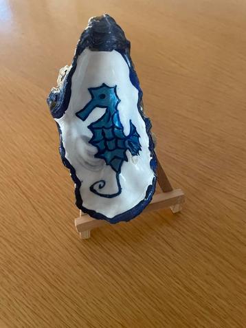 Handbeschilderde Oester met Standaard beschikbaar voor biedingen