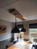 Industriële hanglampen met houten balk, Huis en Inrichting, Lampen | Hanglampen, Gebruikt, Ophalen of Verzenden, Minder dan 50 cm
