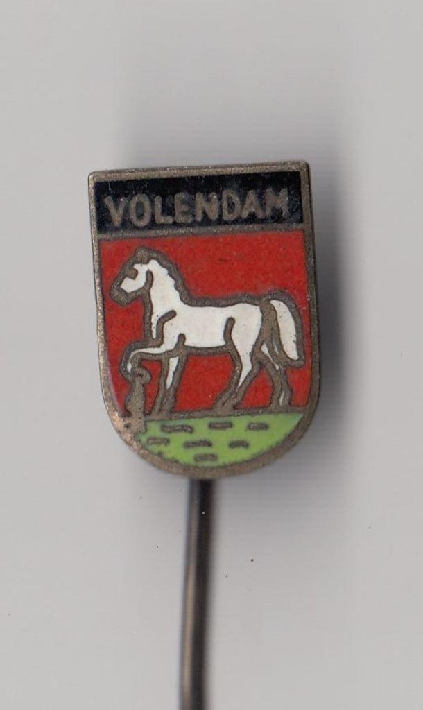 Volendam emaille stadswapen wit speldje, Verzamelen, Speldjes, Pins en Buttons, Gebruikt, Speldje of Pin, Overige onderwerpen