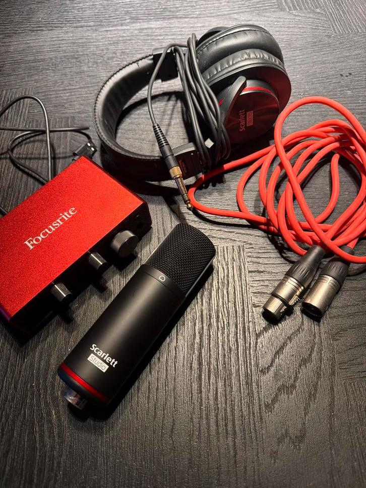 Focusrite Scarlett Solo Studio 3rd Gen - Complete Set, Muziek en Instrumenten, Microfoons, Zo goed als nieuw, Studiomicrofoon
