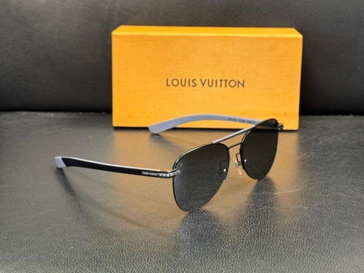 Nette Louis Vuitton Zonnebril Pilot Zwart Compleet + Factuur, Sieraden, Tassen en Uiterlijk, Zonnebrillen en Brillen | Heren, Zo goed als nieuw