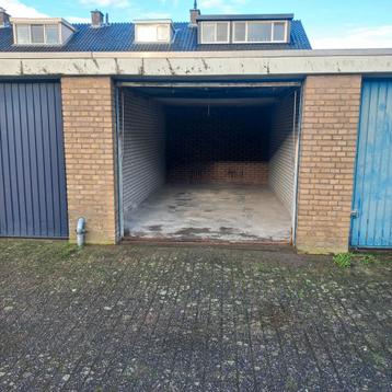 TE HUUR / TE KOOP GARAGEBOX ZWIJNDRECHT.  beschikbaar voor biedingen