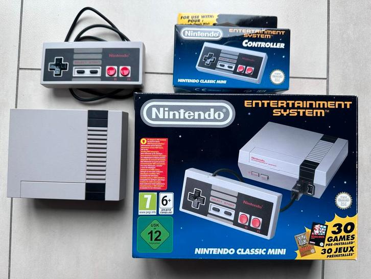 Nintendo Classic Mini + extra controller aangeboden, Spelcomputers en Games, Spelcomputers | Nintendo NES, Zo goed als nieuw, Met 2 controllers