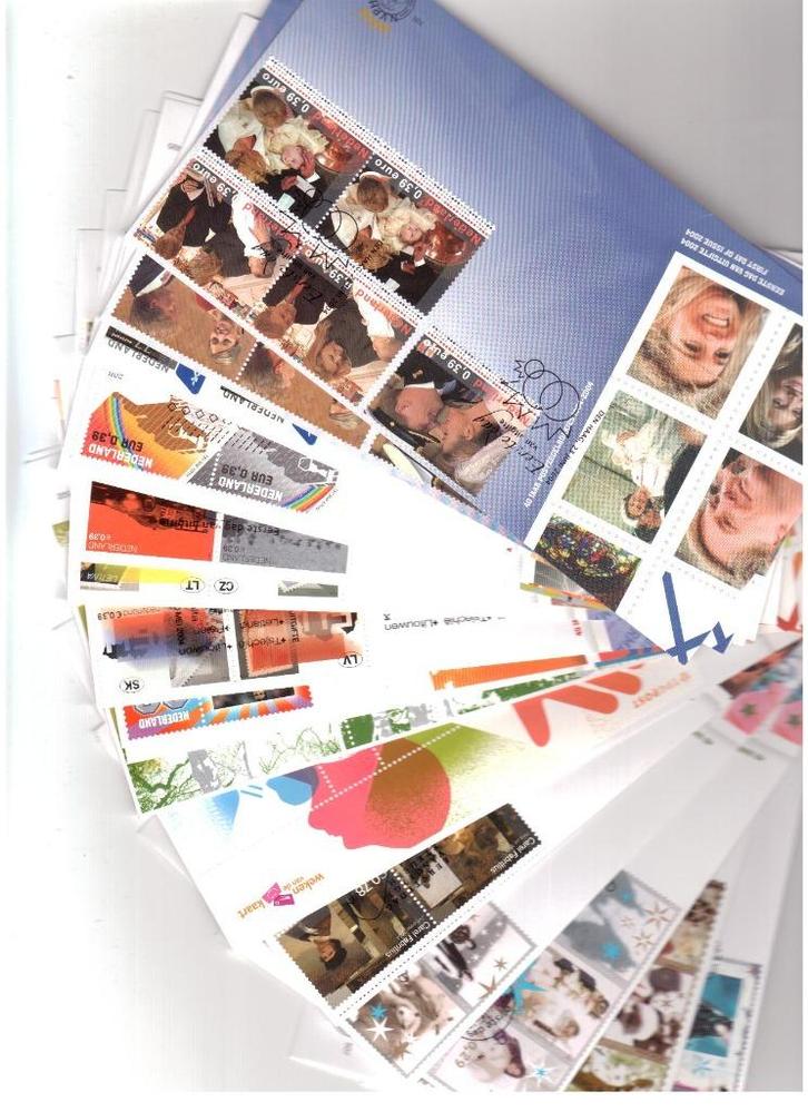 jaargang fdc's nederland  2004, Postzegels en Munten, Postzegels | Eerstedagenveloppen, Beschreven, Nederland, Verzenden