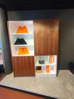 Prachtige handgemaakte kast met notenhouten schuifdeuren, Huis en Inrichting, Kasten | Vitrinekasten, Met deur(en), 200 cm of meer