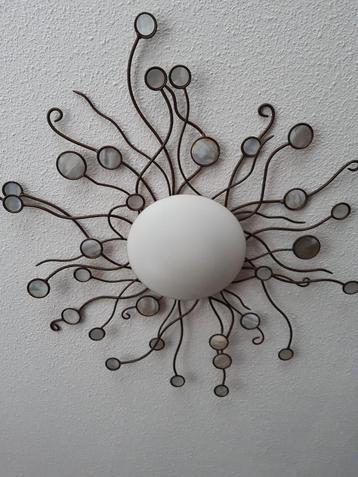 Mooie plafondlamp ingelegd met parelmoer. beschikbaar voor biedingen