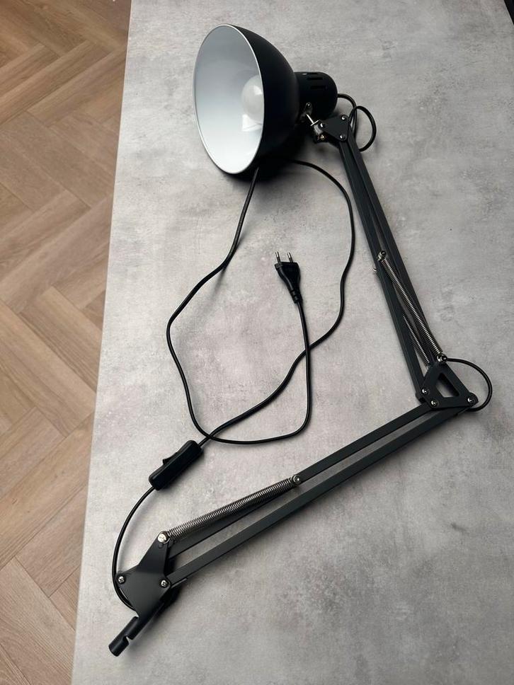Zwarte Verstelbare Tafellamp, Huis en Inrichting, Lampen | Tafellampen, Zo goed als nieuw, 50 tot 75 cm, Metaal, Ophalen of Verzenden