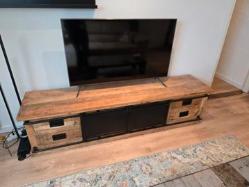 Mangohouten TV Kast met Schuifdeuren beschikbaar voor biedingen