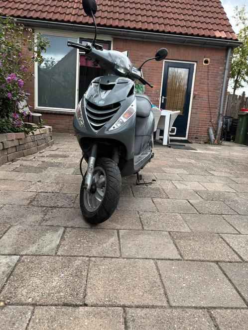 Nardo grey piaggio zip 4t, Fietsen en Brommers, Scooters | Piaggio, Zo goed als nieuw, Zip, Maximaal 45 km/u, Benzine, Ophalen of Verzenden