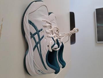 Tennisschoenen/ gymschoenen  maat 32.5  2 paar  beschikbaar voor biedingen