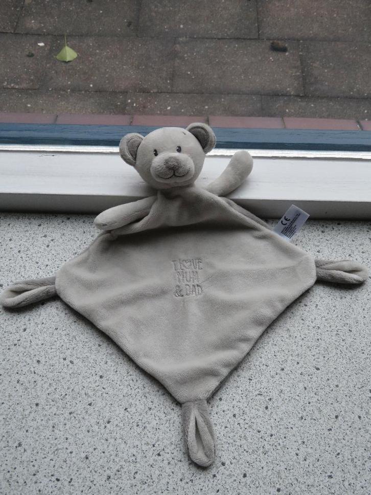 Knuffeldoek beer I love Mum & Dad merk Nicotoy zacht velours, Kinderen en Baby's, Speelgoed | Knuffels en Pluche, Zo goed als nieuw