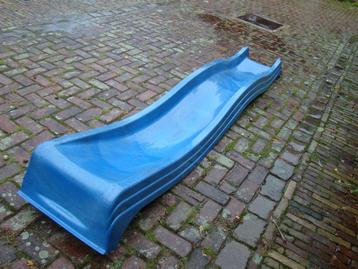  Mooie nieuwe blauwe glijbaan van HDPE-kunststof te koop. beschikbaar voor biedingen
